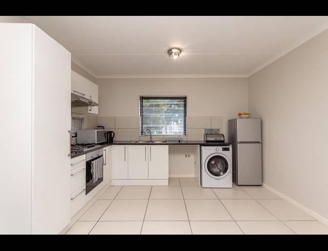 2 BEDROOM APARTMENT FOR SALE IN BURGUNDY ESTATE